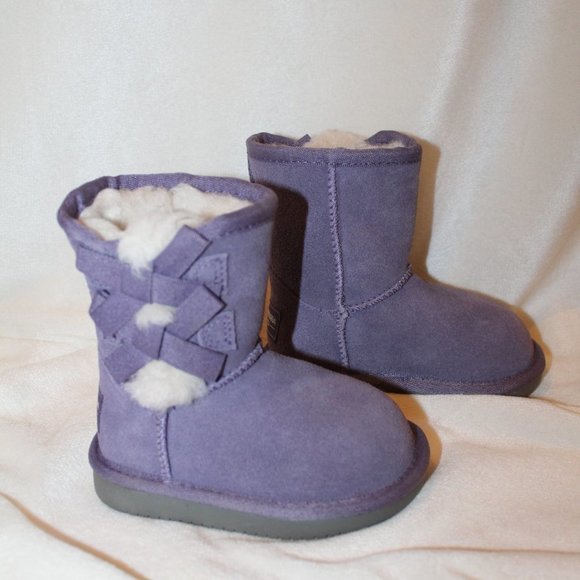 NIB UGG KOOLABURRA GIRL'S CLASSIC SHORT BOW SUEDE FUR BOOTS‎ PURPLE 5 TODDLER - Picture 6 of 6